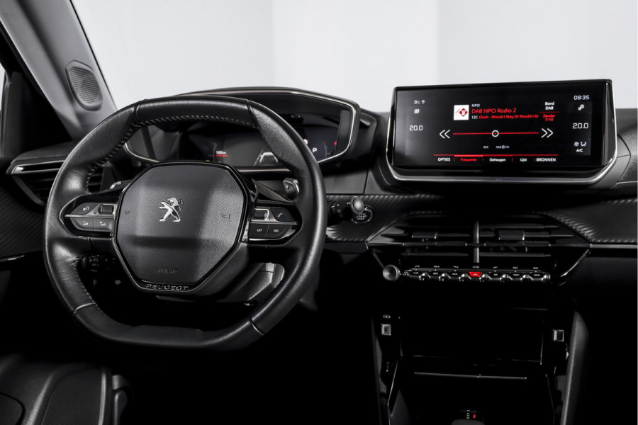 Peugeot 2008 1.2 PureTech 130 PK Allure Pack - Automaat | Dig. Cockpit | Cruise | PDC | Camera | NAV + App. Connect | ECC | Afn. Trekhaak | LM 17" |