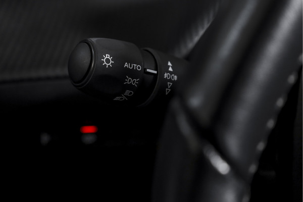 Peugeot 2008 1.2 PureTech 130 PK Allure Pack - Automaat | Dig. Cockpit | Cruise | PDC | Camera | NAV + App. Connect | ECC | Afn. Trekhaak | LM 17" |