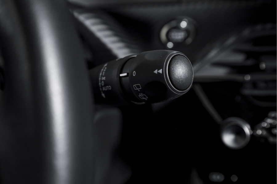 Peugeot 2008 1.2 PureTech 130 PK Allure Pack - Automaat | Dig. Cockpit | Cruise | PDC | Camera | NAV + App. Connect | ECC | Afn. Trekhaak | LM 17" |