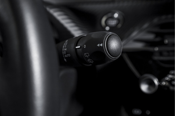 Peugeot 2008 1.2 PureTech 130 PK Allure Pack - Automaat | Dig. Cockpit | Cruise | PDC | Camera | NAV + App. Connect | ECC | Afn. Trekhaak | LM 17" |