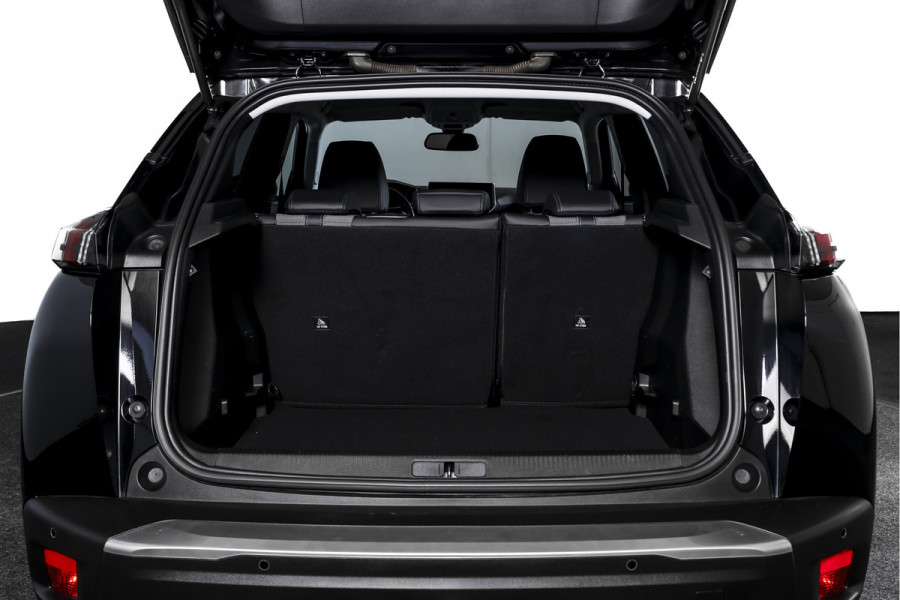 Peugeot 2008 1.2 PureTech 130 PK Allure Pack - Automaat | Dig. Cockpit | Cruise | PDC | Camera | NAV + App. Connect | ECC | Afn. Trekhaak | LM 17" |