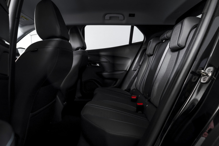 Peugeot 2008 1.2 PureTech 130 PK Allure Pack - Automaat | Dig. Cockpit | Cruise | PDC | Camera | NAV + App. Connect | ECC | Afn. Trekhaak | LM 17" |