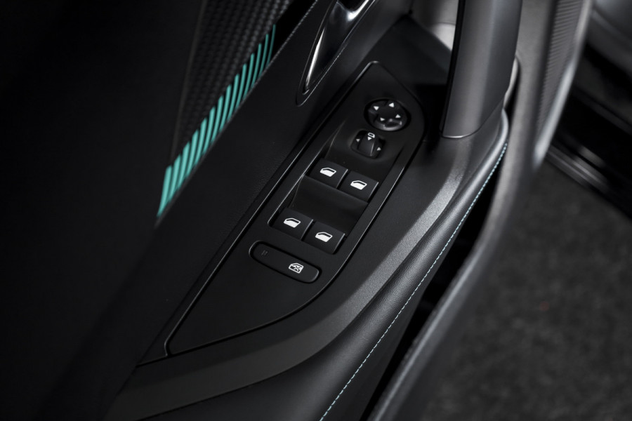 Peugeot 2008 1.2 PureTech 130 PK Allure Pack - Automaat | Dig. Cockpit | Cruise | PDC | Camera | NAV + App. Connect | ECC | Afn. Trekhaak | LM 17" |