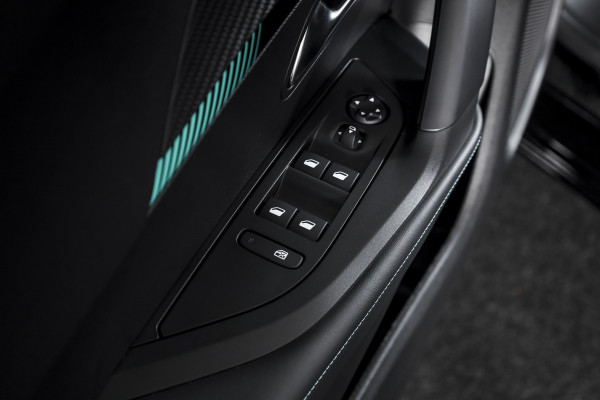 Peugeot 2008 1.2 PureTech 130 PK Allure Pack - Automaat | Dig. Cockpit | Cruise | PDC | Camera | NAV + App. Connect | ECC | Afn. Trekhaak | LM 17" |