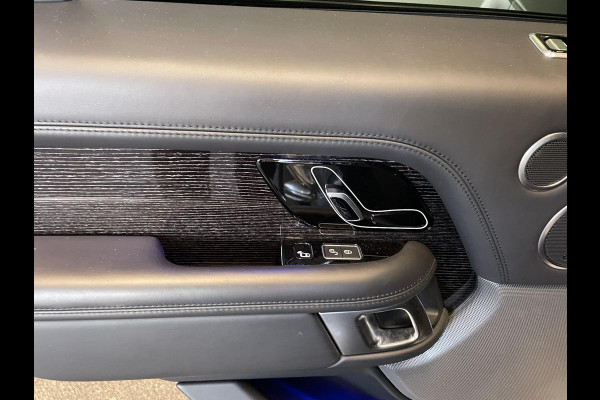 Land Rover Range Rover 3.0 TDV6 Autobiography Trekhaak Panoramadak Navigatie Apple Carplay/Android Auto Adaptive Cruise Control Camera Parkeersensoren Head-up Display Stoelverwarming en verkoeling Stuurverwarming Matrix Ledkoplampen Getinte ramen Luchtvering