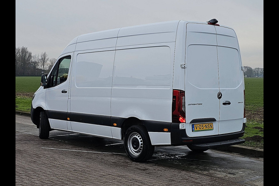 Mercedes-Benz Sprinter 315 L2H2 RWD LED Mbux 10 Navi Camera Airco Automaat 3 Zits Euro6 150 PK!