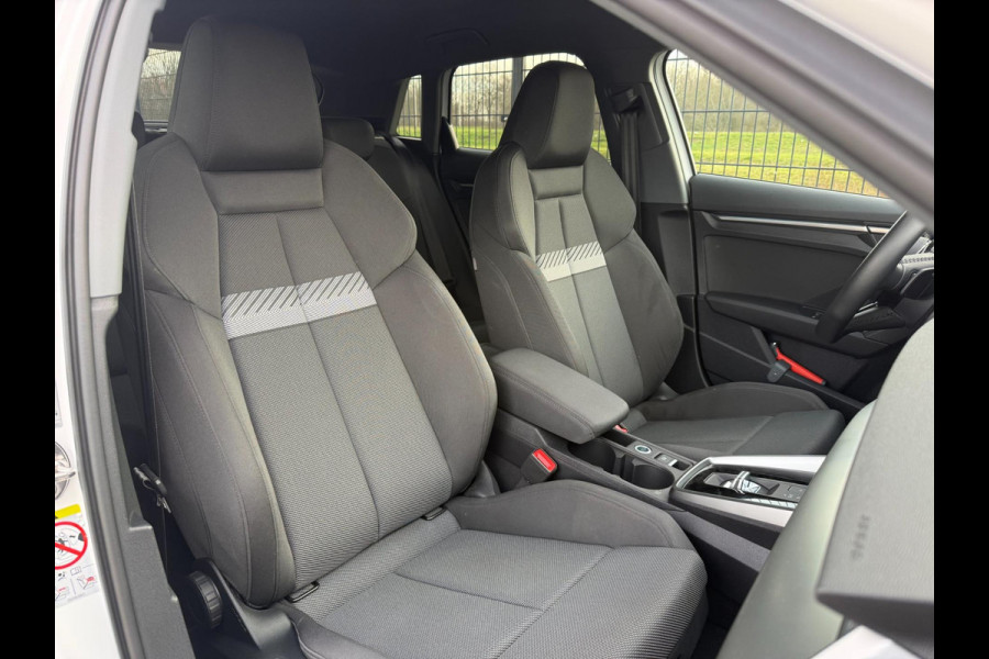 Audi A3 Sportback 35 TFSI Advanced edition | Black edition | Sportstoelen | PDC | Carplay