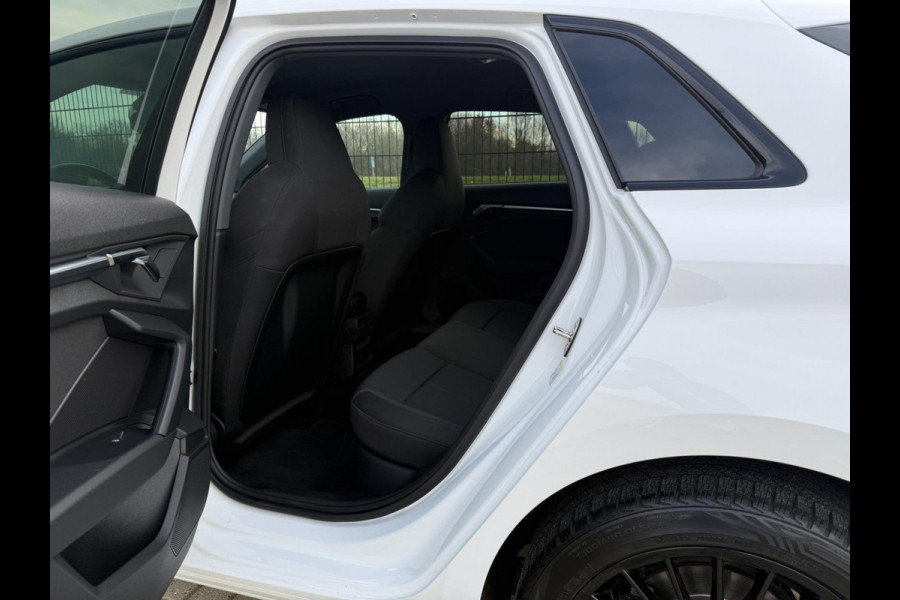 Audi A3 Sportback 35 TFSI Advanced edition | Black edition | Sportstoelen | PDC | Carplay