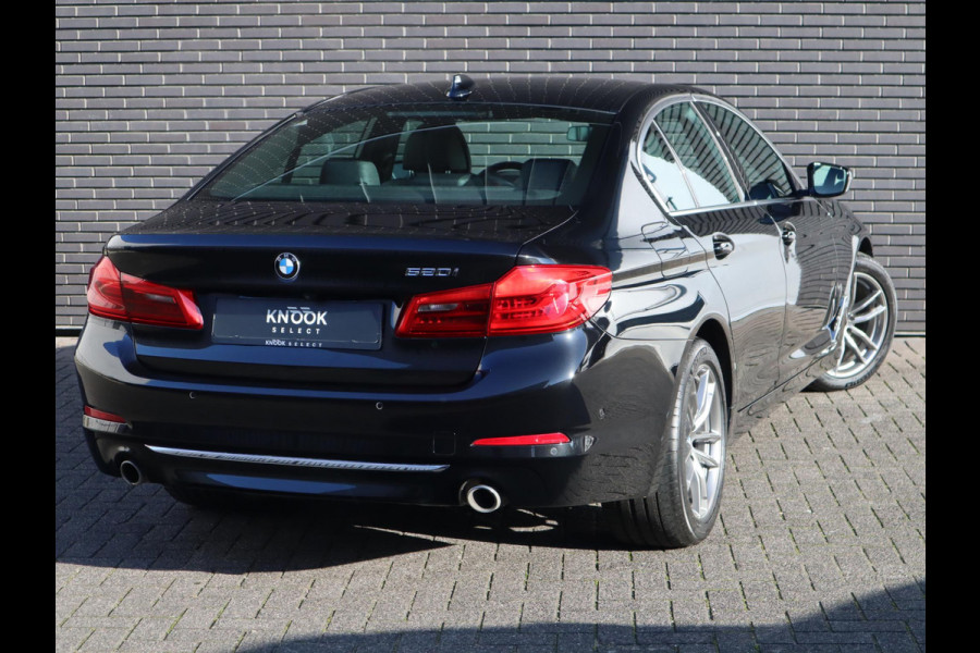 BMW 5 Serie Sedan 520i High Executive Luxury Line Automaat / Navigatiesysteem Professional / Comfortstoelen / Hifi / LED / Stoelverwarming / Head-Up Display / Neerklapbare Achterbank / Parkeersensoren voor+achter / Chrome Line