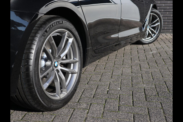 BMW 5 Serie Sedan 520i High Executive Luxury Line Automaat / Navigatiesysteem Professional / Comfortstoelen / Hifi / LED / Stoelverwarming / Head-Up Display / Neerklapbare Achterbank / Parkeersensoren voor+achter / Chrome Line