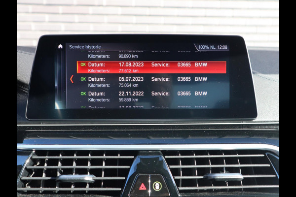 BMW 5 Serie Sedan 520i High Executive Luxury Line Automaat / Navigatiesysteem Professional / Comfortstoelen / Hifi / LED / Stoelverwarming / Head-Up Display / Neerklapbare Achterbank / Parkeersensoren voor+achter / Chrome Line