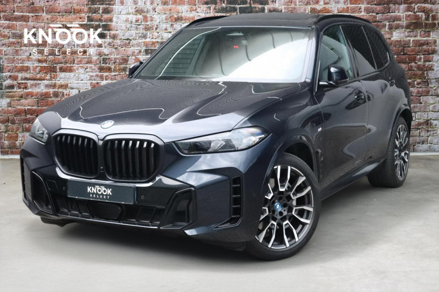 BMW X5 xDrive50e High Executive M Sport Pakket Automaat / Live Cockpit Plus / Panoramadak / Trekhaak / Luchtvering / Harman Kardon / Comfortstoelen / Warmtecomfortpakket / Sfeerverlichting / Active Protection / Shadow Line / 21 Inch