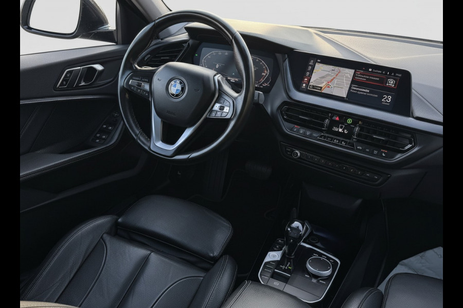 BMW 1-serie 118IA 140PK AUT. HIGH EXECUTIVE SPORT PANORAMADAK/CAMERA/LEDER****