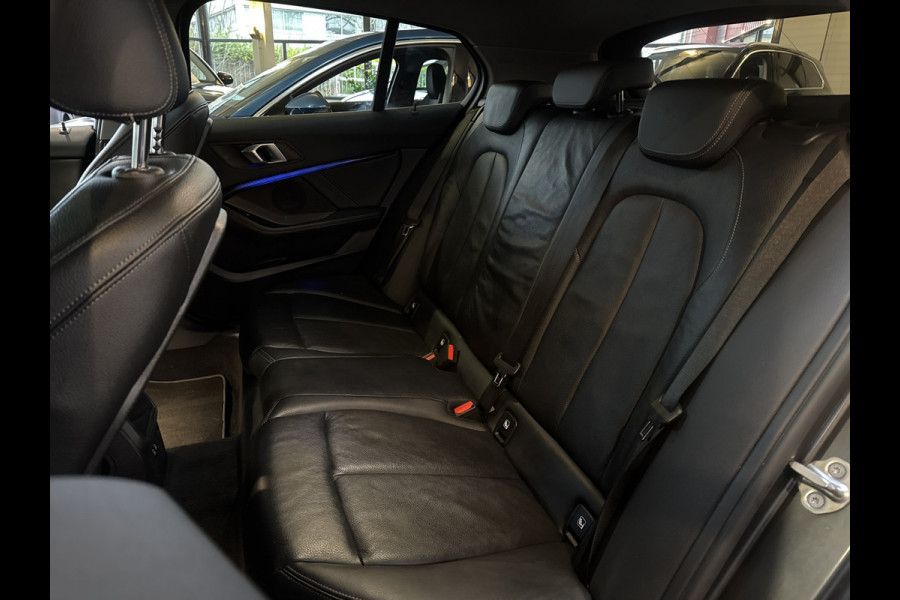 BMW 1-serie 118IA 140PK AUT. HIGH EXECUTIVE SPORT PANORAMADAK/CAMERA/LEDER****