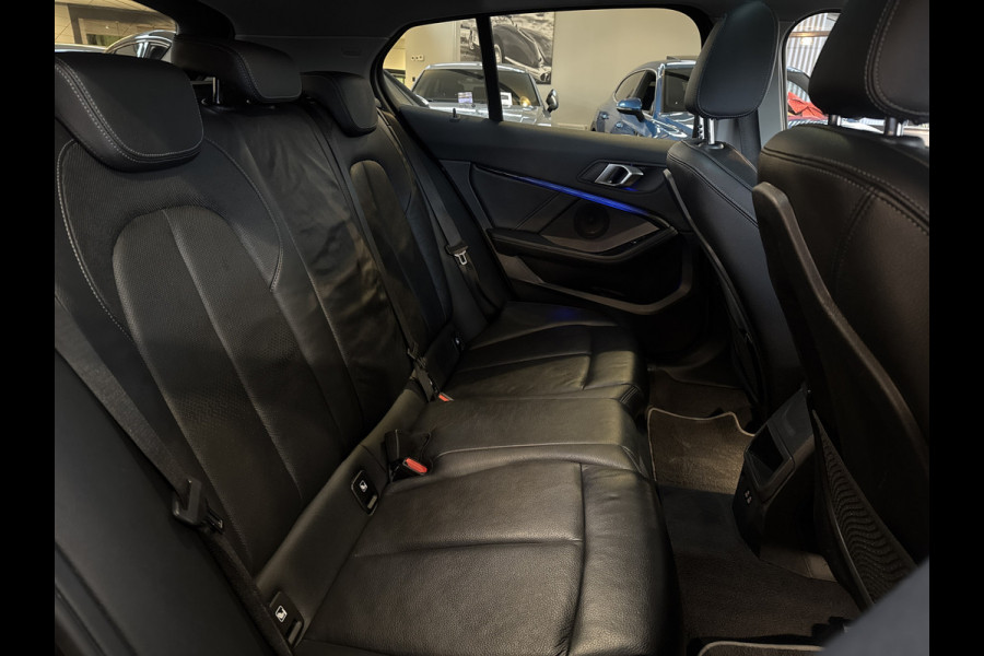 BMW 1-serie 118IA 140PK AUT. HIGH EXECUTIVE SPORT PANORAMADAK/CAMERA/LEDER****