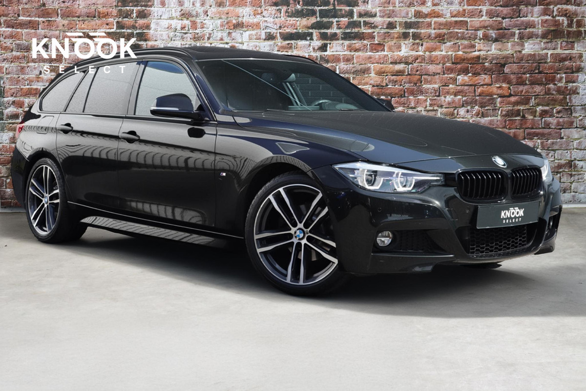 BMW 3 Serie Touring 320i High Executive M Sport Pakket Automaat / Panoramadak / Navigatie Professional / Leder / 19 Inch / Shadow Line / LED / Stoelverwarming / Lichtpakket / Achteruitrijcamera / Extra Getint Glas