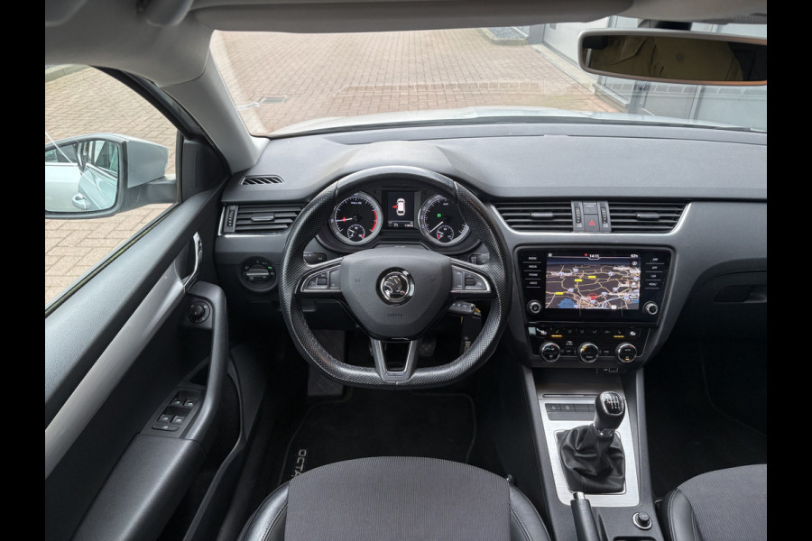 Škoda Octavia Combi 1.0 TSi 115pk Business Edition LEDER/NAVI/CARPLAY/CRUISE/PDC/WINTERPACK