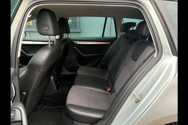 Škoda Octavia Combi 1.0 TSi 115pk Business Edition LEDER/NAVI/CARPLAY/CRUISE/PDC/WINTERPACK