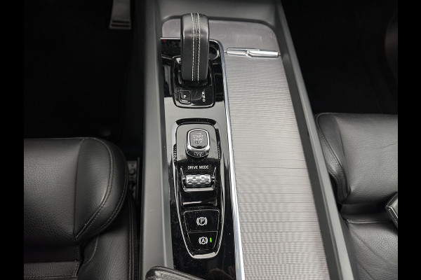 Volvo XC60 2.0 B5 Business Pro R-Design (INCL.BTW) Aut. *PANO | LUXURY-LEATHER | FULL-LEATHER | MEMORY-PACK | HEATED-SPORTSEATS | CAMERA | NAVI-FULLMAP | SHIFT-PADDLES | PRIVACY-GLASS | AIR-SUSPENSION | ECC | PDC | CRUISE | 19''ALU