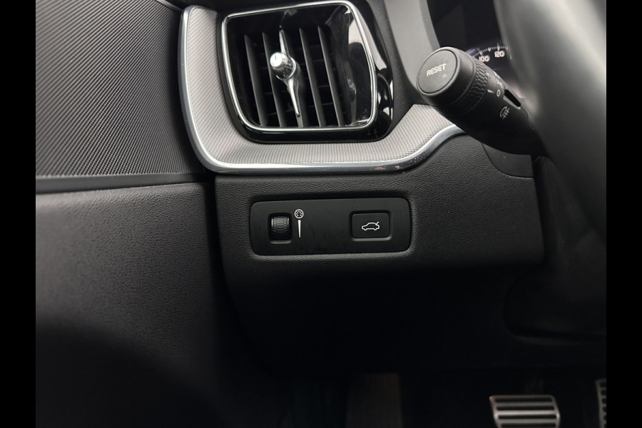 Volvo XC60 2.0 B5 Business Pro R-Design (INCL.BTW) Aut. *PANO | LUXURY-LEATHER | FULL-LEATHER | MEMORY-PACK | HEATED-SPORTSEATS | CAMERA | NAVI-FULLMAP | SHIFT-PADDLES | PRIVACY-GLASS | AIR-SUSPENSION | ECC | PDC | CRUISE | 19''ALU