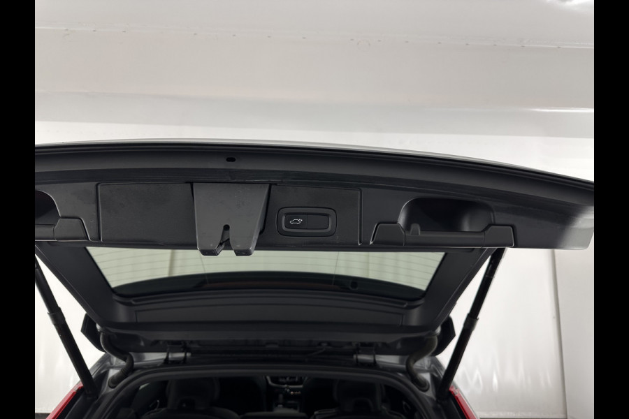 Volvo XC60 2.0 B5 Business Pro R-Design (INCL.BTW) Aut. *PANO | LUXURY-LEATHER | FULL-LEATHER | MEMORY-PACK | HEATED-SPORTSEATS | CAMERA | NAVI-FULLMAP | SHIFT-PADDLES | PRIVACY-GLASS | AIR-SUSPENSION | ECC | PDC | CRUISE | 19''ALU