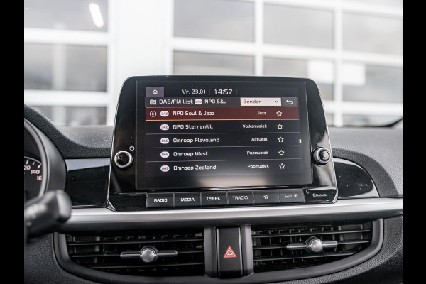 Kia Picanto 1.0 DPi DynamicLine | Carplay | Airco | Achteruitrijcamera | All season banden |