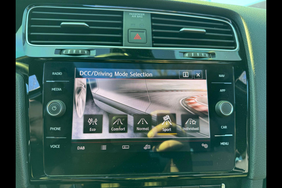 Volkswagen Golf 2.0 TSI GTI Performance Pano Virtual 245 PK ACC Camera standkachel trekhaak