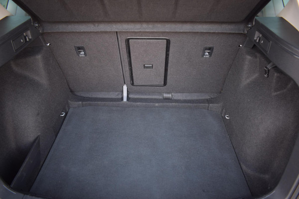 Seat Ateca 1.0 EcoTSI Style Business Intense | Trekhaak | Apple CarPlay | Camera | Climate