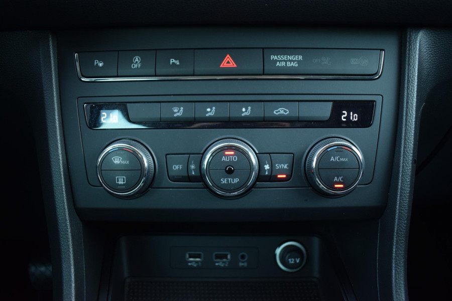 Seat Ateca 1.0 EcoTSI Style Business Intense | Trekhaak | Apple CarPlay | Camera | Climate