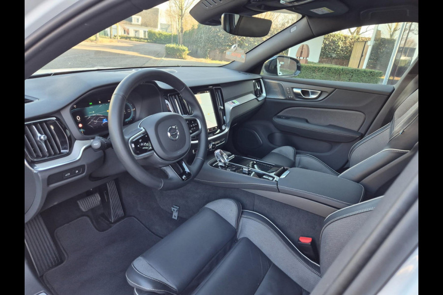Volvo V60 2.0 T6 hybrid AWD Plus Dark 388PK KRISTAL Autopilot +70km Hyrbride BTW Volle optielijst Adaptieve cruise control CarPlay