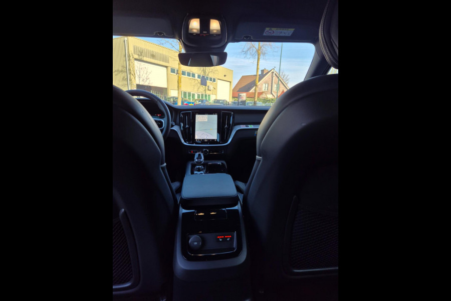 Volvo V60 2.0 T6 hybrid AWD Plus Dark 388PK KRISTAL Autopilot +70km Hyrbride BTW Volle optielijst Adaptieve cruise control CarPlay