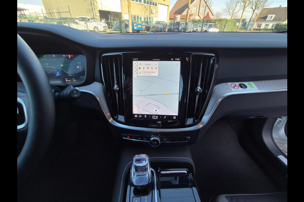 Volvo V60 2.0 T6 hybrid AWD Plus Dark 388PK KRISTAL Autopilot +70km Hyrbride BTW Volle optielijst Adaptieve cruise control CarPlay