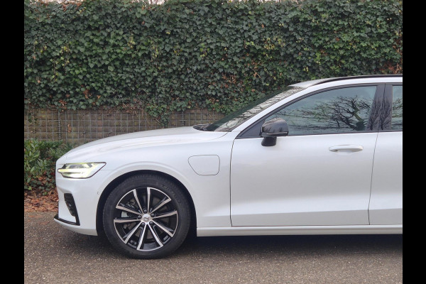Volvo V60 2.0 T6 hybrid AWD Plus Dark 388PK KRISTAL Autopilot +70km Hyrbride BTW Volle optielijst Adaptieve cruise control CarPlay