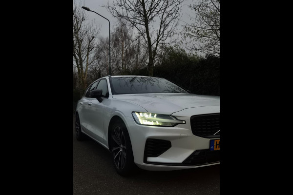 Volvo V60 2.0 T6 hybrid AWD Plus Dark 388PK KRISTAL Autopilot +70km Hyrbride BTW Volle optielijst Adaptieve cruise control CarPlay