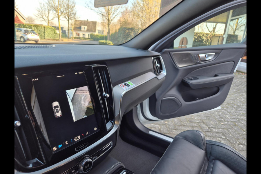 Volvo V60 2.0 T6 hybrid AWD Plus Dark 388PK KRISTAL Autopilot +70km Hyrbride BTW Volle optielijst Adaptieve cruise control CarPlay