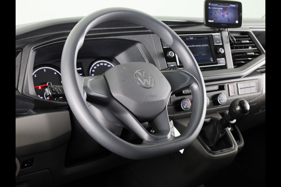 Volkswagen Transporter 2.0 TDI L2H1 32 110 pk | Navigatie via App | Trekhaak | Parkeersensoren achter | Cruise control |
