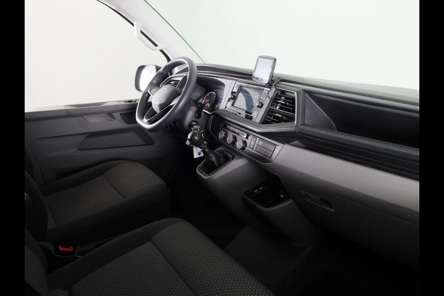 Volkswagen Transporter 2.0 TDI L2H1 32 110 pk | Navigatie via App | Trekhaak | Parkeersensoren achter | Cruise control |