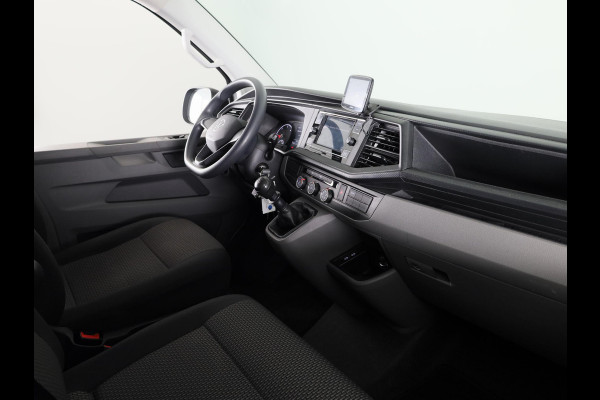 Volkswagen Transporter 2.0 TDI L2H1 32 110 pk | Navigatie via App | Trekhaak | Parkeersensoren achter | Cruise control |