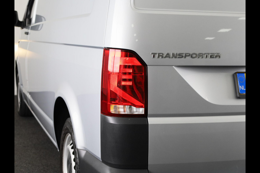 Volkswagen Transporter 2.0 TDI L2H1 32 110 pk | Navigatie via App | Trekhaak | Parkeersensoren achter | Cruise control |