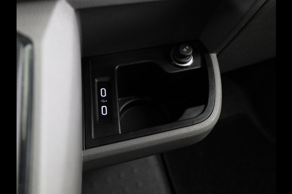 Volkswagen Transporter 2.0 TDI L2H1 32 110 pk | Navigatie via App | Trekhaak | Parkeersensoren achter | Cruise control |