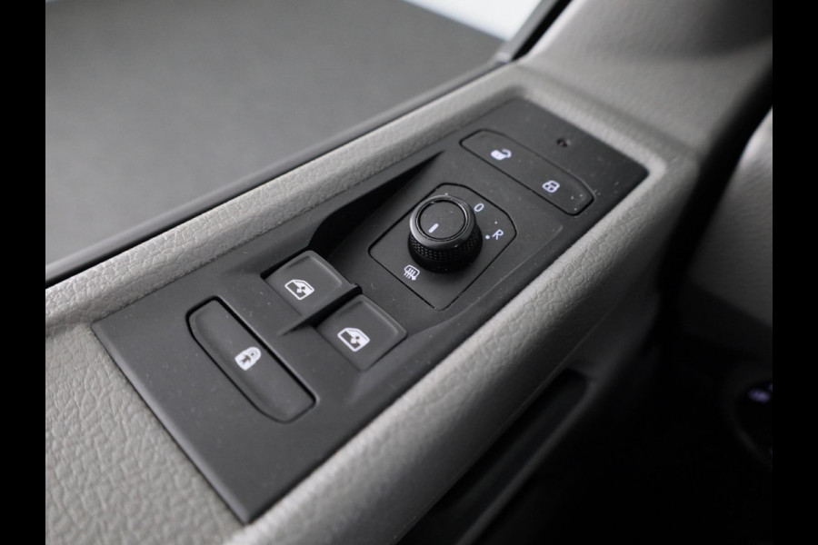 Volkswagen Transporter 2.0 TDI L2H1 32 110 pk | Navigatie via App | Trekhaak | Parkeersensoren achter | Cruise control |