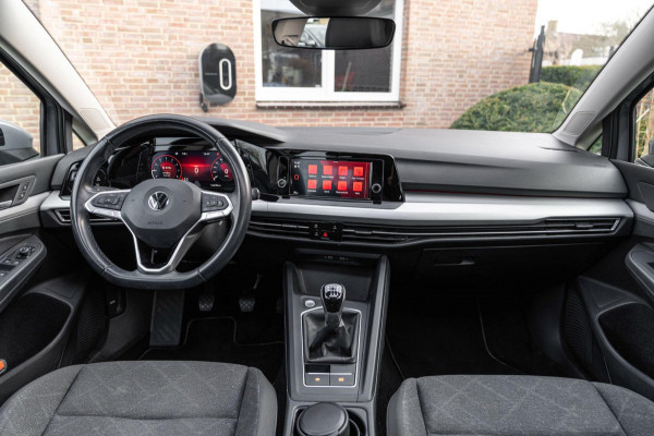 Volkswagen Golf 1.0 TSI Life 110 PK 1e Eig Adaptive Pano Sfeerverl. LED 17''