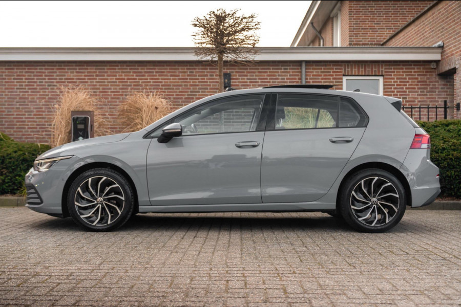 Volkswagen Golf 1.0 TSI Life 110 PK 1e Eig Adaptive Pano Sfeerverl. LED 17''