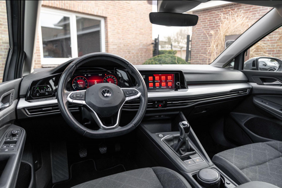 Volkswagen Golf 1.0 TSI Life 110 PK 1e Eig Adaptive Pano Sfeerverl. LED 17''