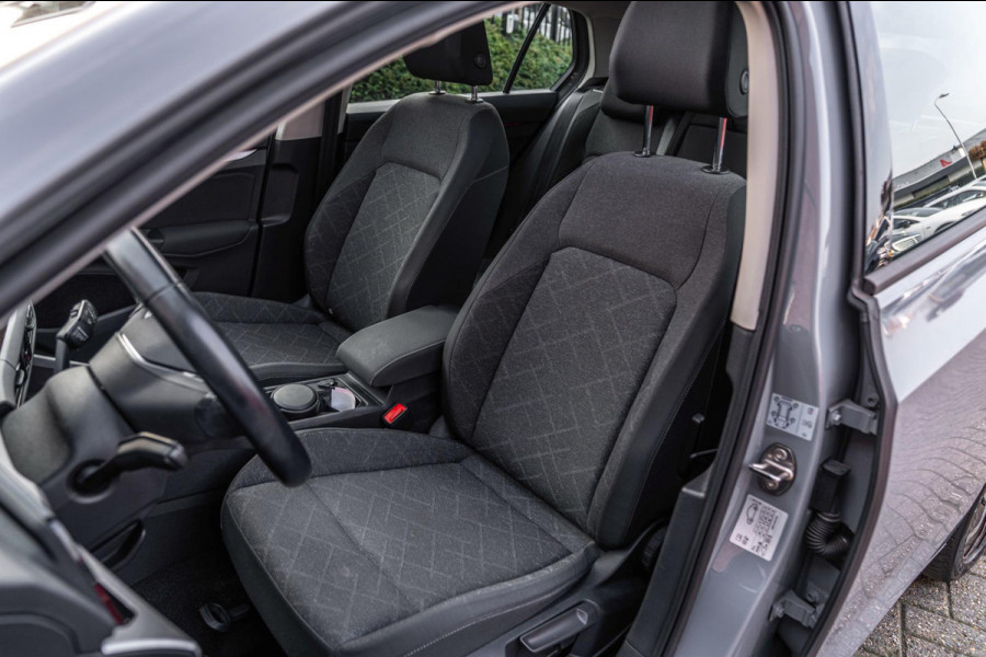 Volkswagen Golf 1.0 TSI Life 110 PK 1e Eig Adaptive Pano Sfeerverl. LED 17''