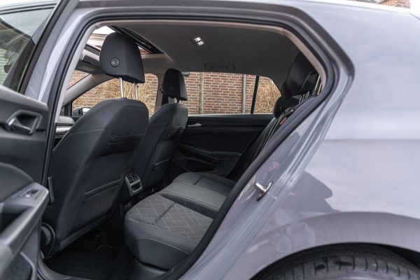 Volkswagen Golf 1.0 TSI Life 110 PK 1e Eig Adaptive Pano Sfeerverl. LED 17''