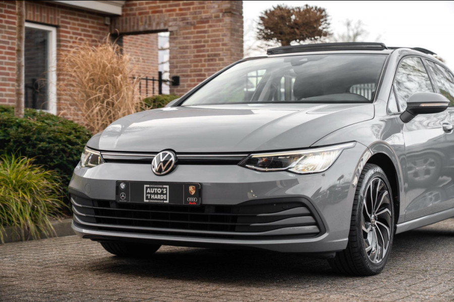 Volkswagen Golf 1.0 TSI Life 110 PK 1e Eig Adaptive Pano Sfeerverl. LED 17''