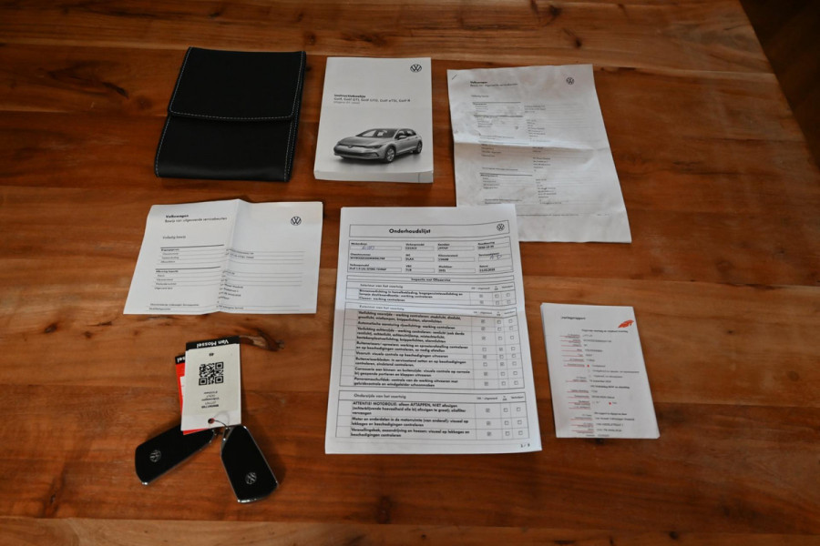 Volkswagen Golf 1.0 TSI Life 110 PK 1e Eig Adaptive Pano Sfeerverl. LED 17''