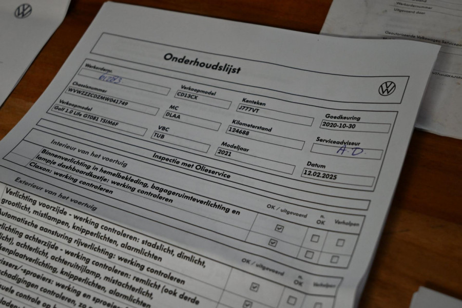 Volkswagen Golf 1.0 TSI Life 110 PK 1e Eig Adaptive Pano Sfeerverl. LED 17''