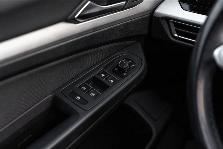 Volkswagen Golf 1.0 TSI Life 110 PK 1e Eig Adaptive Pano Sfeerverl. LED 17''